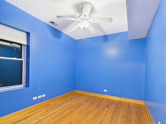 Building Photo - 6311 N Oakley Ave