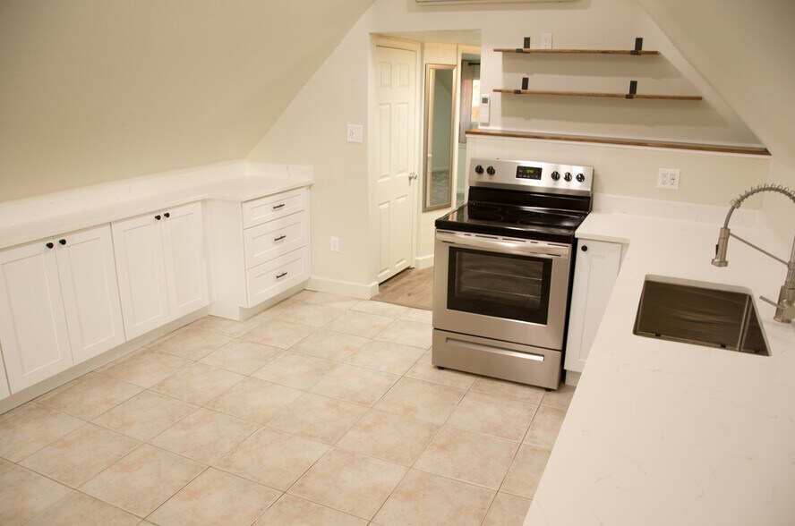 Kitchen - 1095 W 2000 N