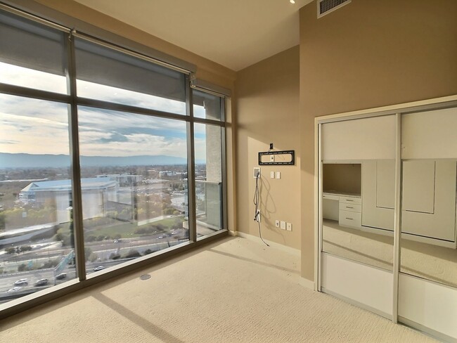 Building Photo - Stunning 2 Bedroom Penthouse Condo with Sp...