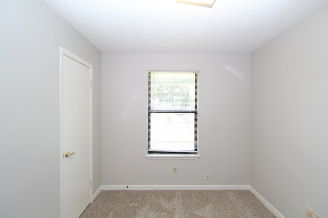 Building Photo - West Pensacola Rental with 3 Bedrooms, Privacy-Fenced Yard, Indoor Laundry Room & Easy Access to ...