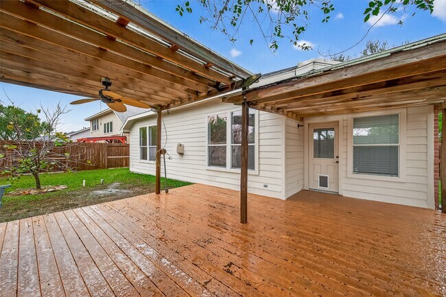 Building Photo - 2704 Hewn Rock Way