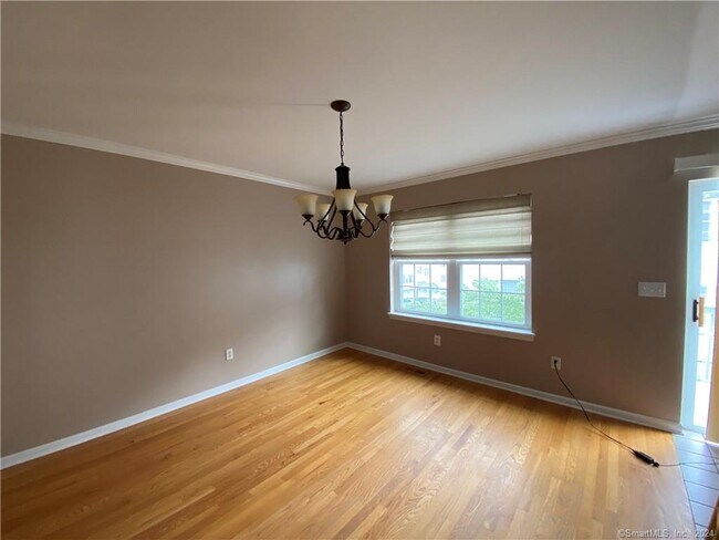 Building Photo - 11 Mannions Ln