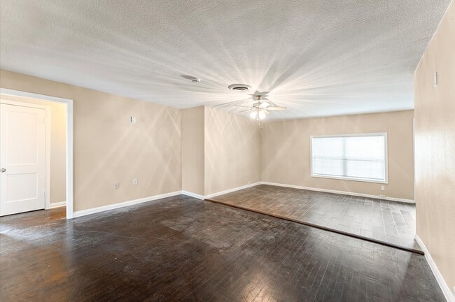 Building Photo - 3216 Avenue I Ave