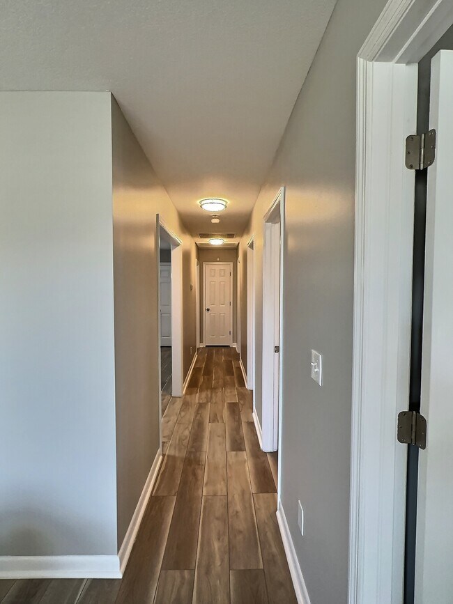 Building Photo - 1505 E 50th St