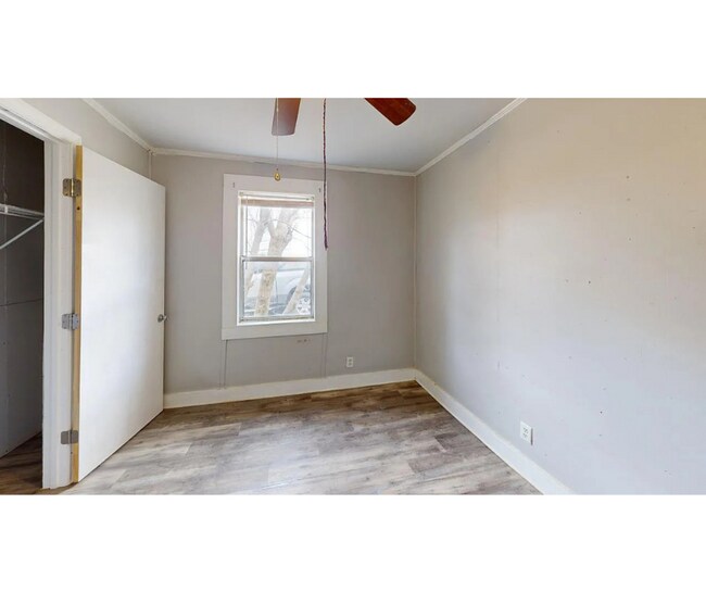 Building Photo - 13th Street