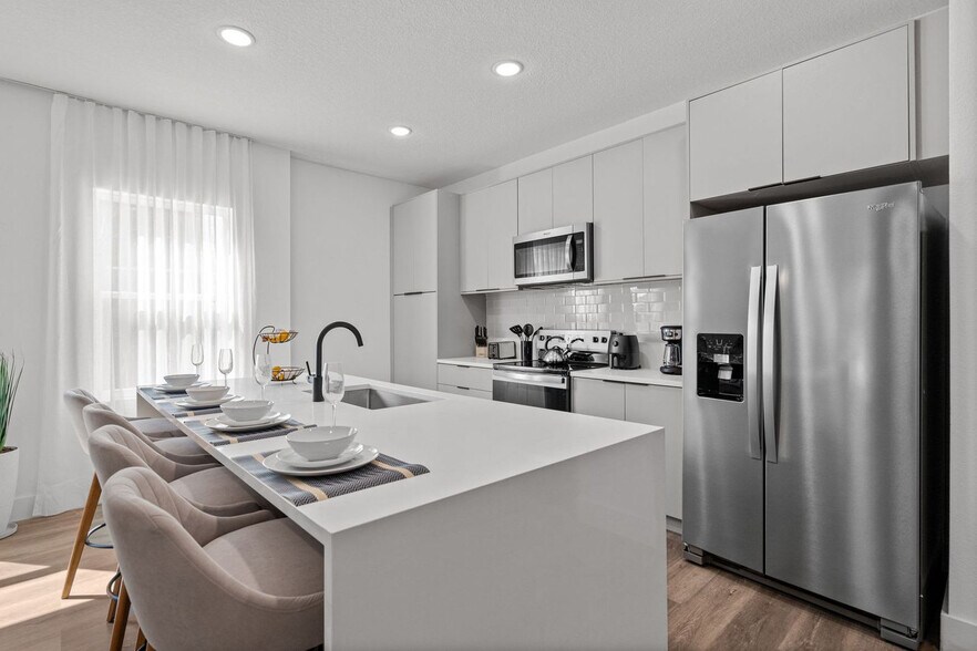 Building Photo - 2470 Santorini Dr