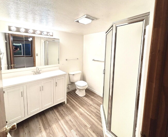 Building Photo - AVAILABLE NOW! Charming Home in the Cottonwood Community!
