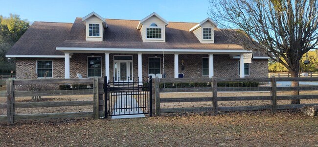 Building Photo - Beautifully updated 3-bedroom, 2.5-bath home in a picturesque country setting