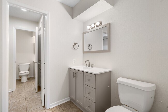 Building Photo - 16222 Barbara Ln