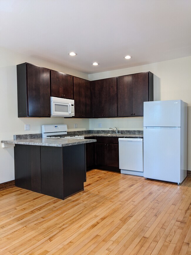 Building Photo - 2122