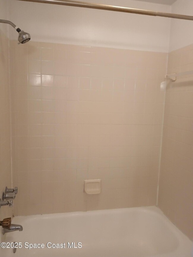 Building Photo - 1021 Abada Ct NE