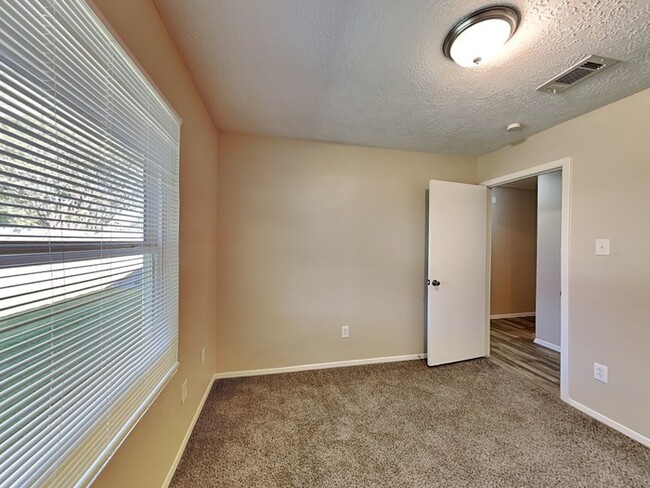 Building Photo - 2855 Pilgrims Point Dr