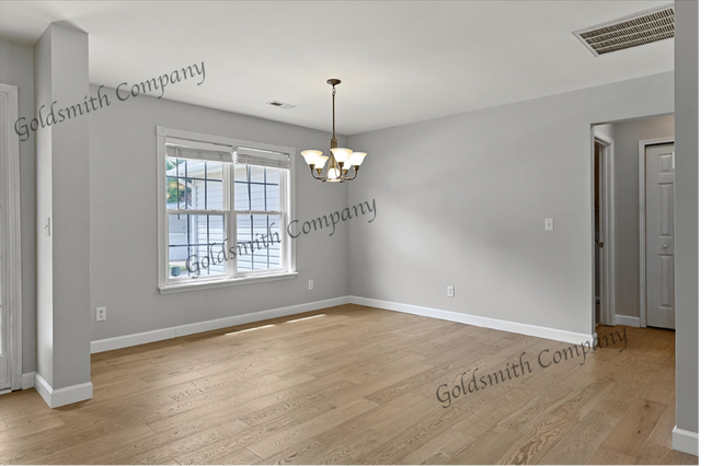 Building Photo - "3-Bedroom Retreat with Beautiful Hardwood...