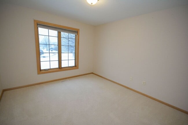 Building Photo - Beautiful walk-out ranch home at the end of a cul-de-sac!