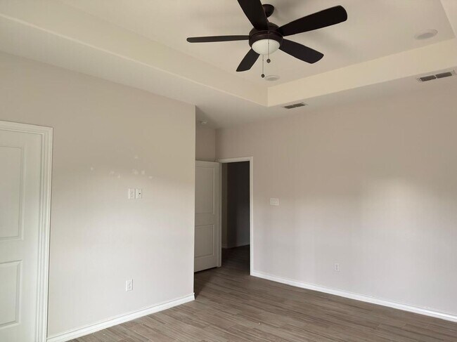 Building Photo - 6002 Amir Dr