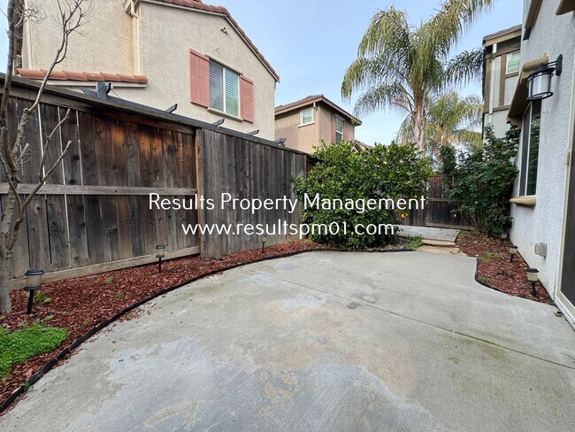 Building Photo - Coming Soon! Lovely Courtyard Home 3 Bedroom w Bonus Rm