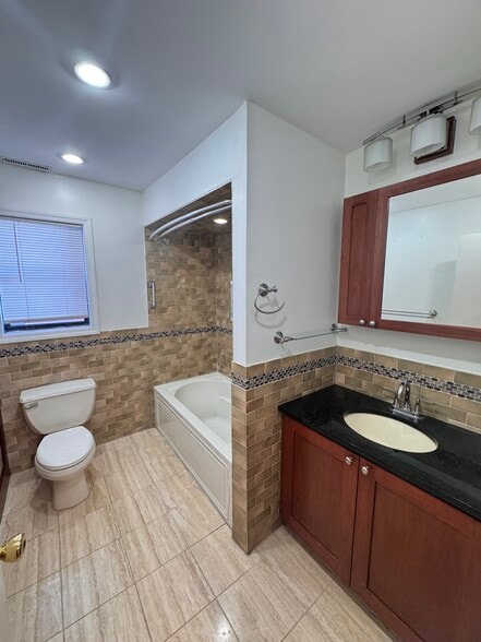 Building Photo - 6409 Granton Ave