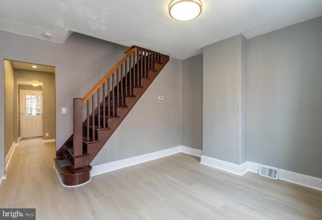 Building Photo - 1905 Waterloo St