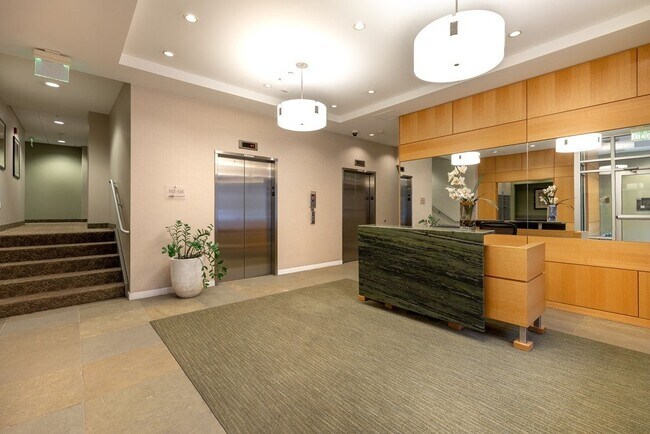 Building Photo - 16 Miner St