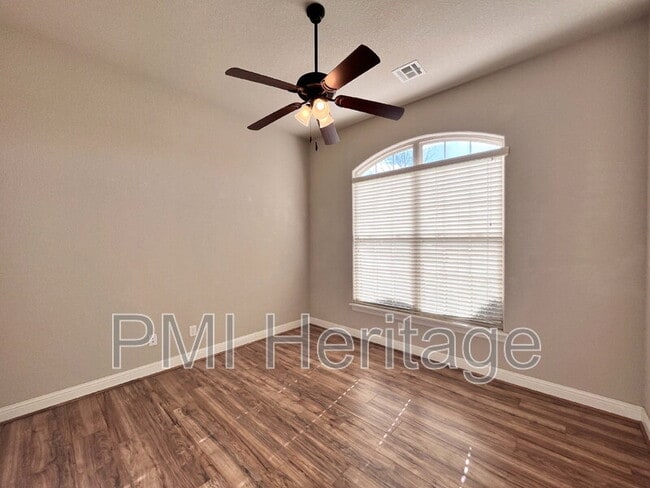 Building Photo - 4300 SW Limestone Ave