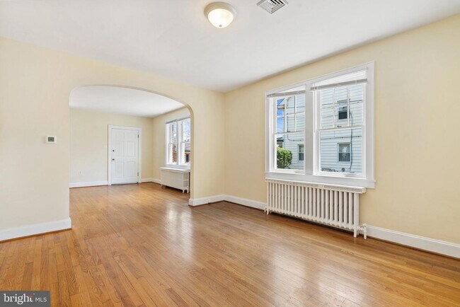 Building Photo - 117 W Cork St