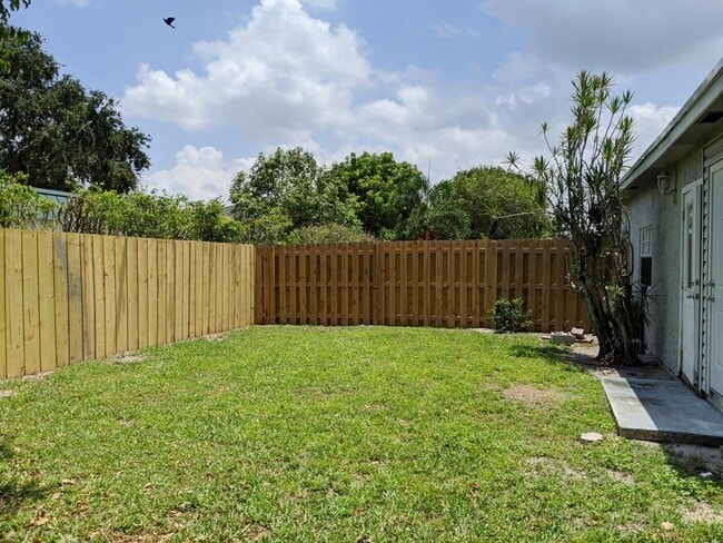 Building Photo - 1350 Riverside Cir