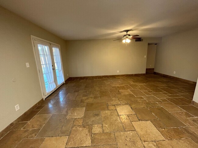 Building Photo - 3 Bed with a private pool