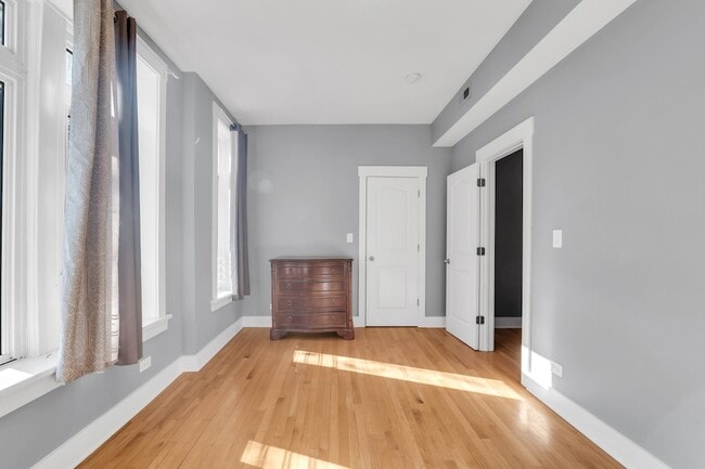 Building Photo - 3208 W Wabansia Ave