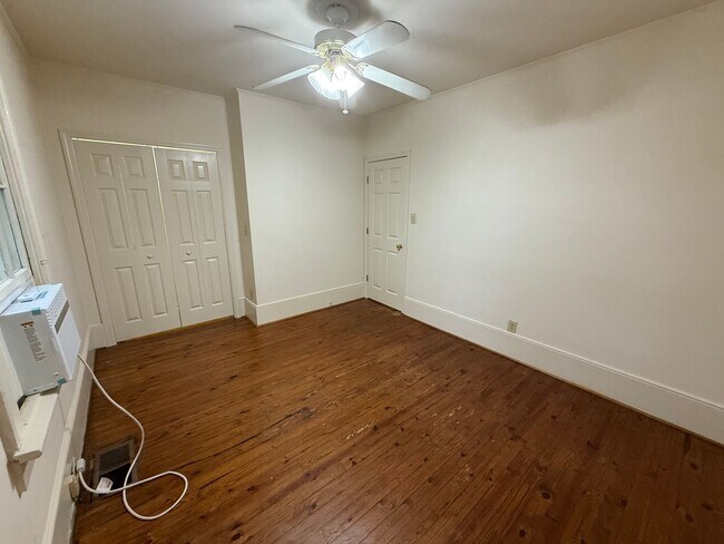 Building Photo - Charming Historic Home – Spacious 2-Bedroo...