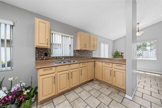 Building Photo - 4855 Kingston Cir