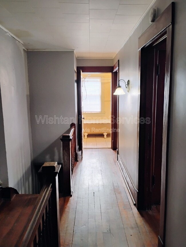 Building Photo - 591 Clark St