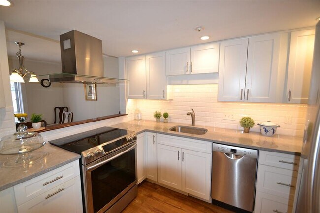 Building Photo - 49 Sea Breeze Ln