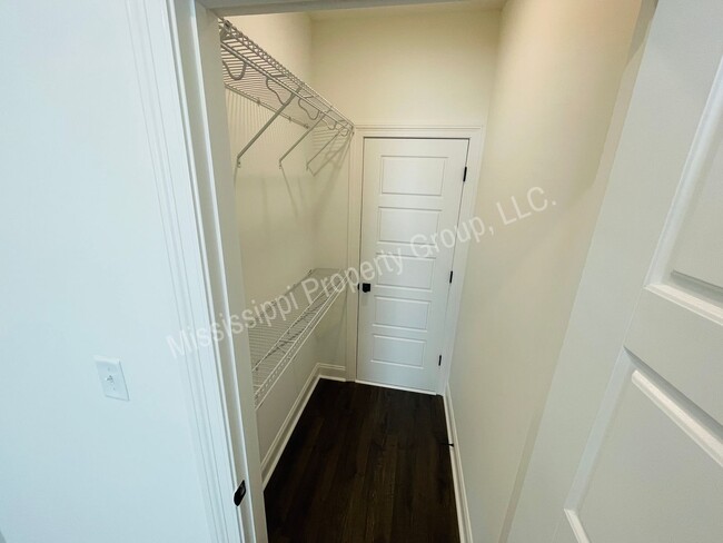 Building Photo - 3BD/3.5BA FOR RENT IN MEADOWCREST