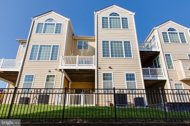 Building Photo - 7757 Crystal Brook Way