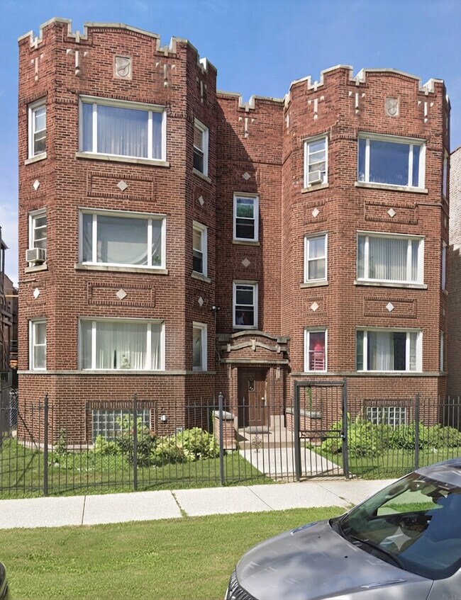 Building Photo - 8120 S Ellis Ave