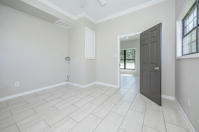 Building Photo - Charming 4-Bedroom, 2-Bath Home in a Prime Location