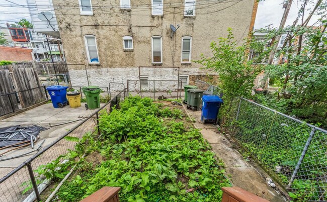 Building Photo - 2934 Clifton Park Terrace