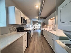 Building Photo - 6633 NW 6th Dr