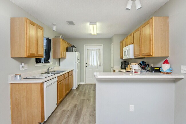 Building Photo - 2139 Tom St