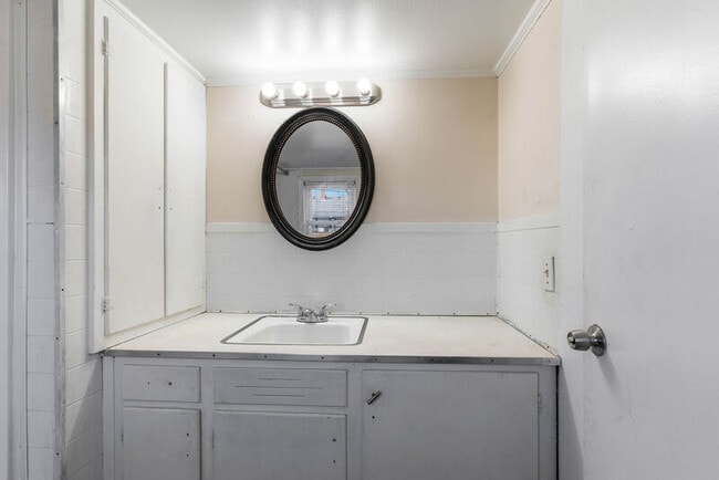 Building Photo - 104 Drugstore St