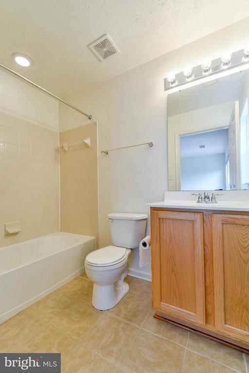 Building Photo - 1447 Pangbourne Way