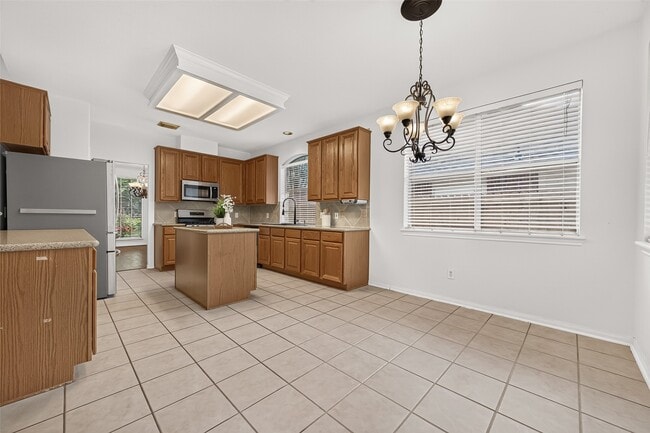Building Photo - 2710 Five Oaks Dr