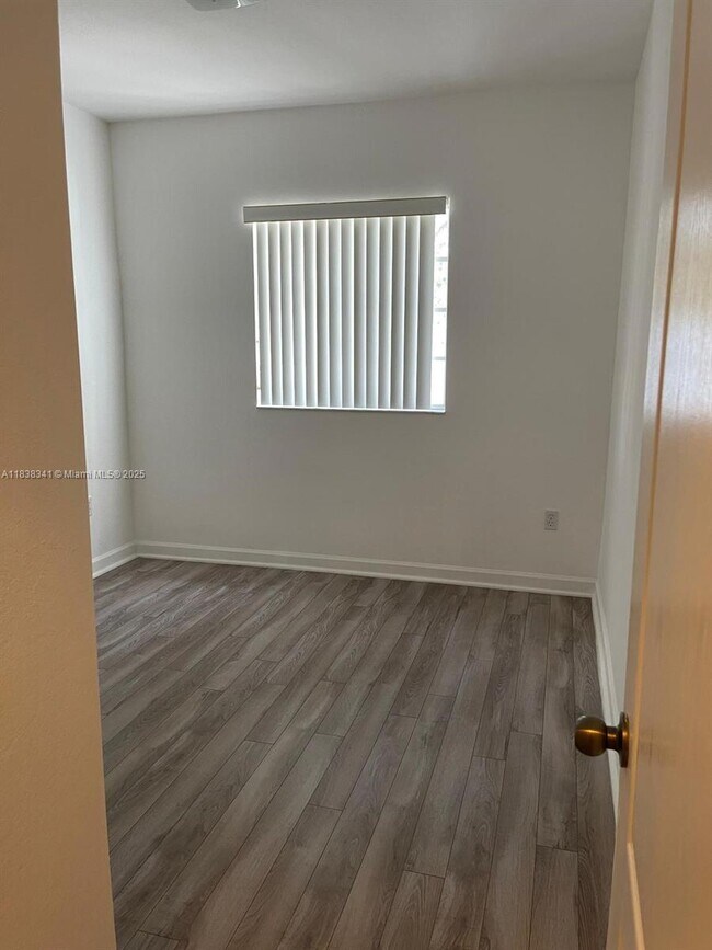 Building Photo - 14888 SW 9th Ln