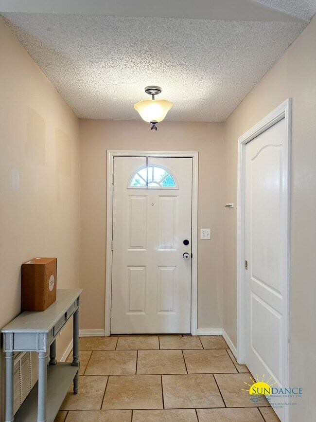 Building Photo - Adorable 3 Bedroom Home located  in Fort Walton Beach Home!