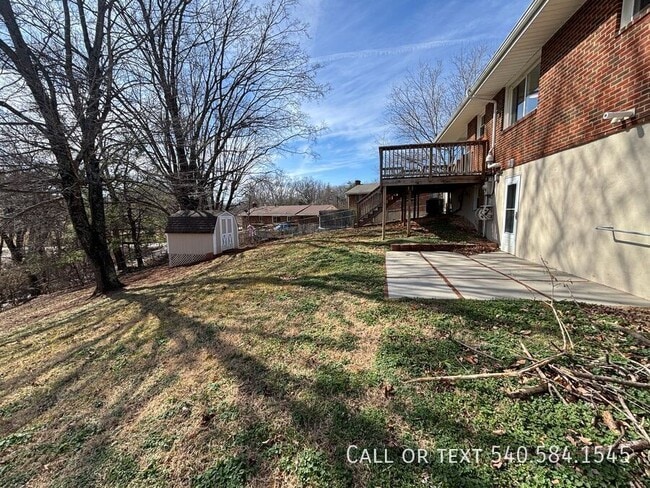 Building Photo - 449 Missimer Ln