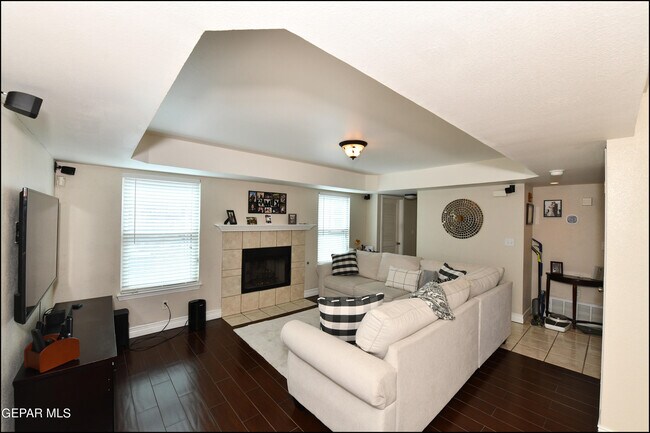 Building Photo - 5060 Silver Sands Ave