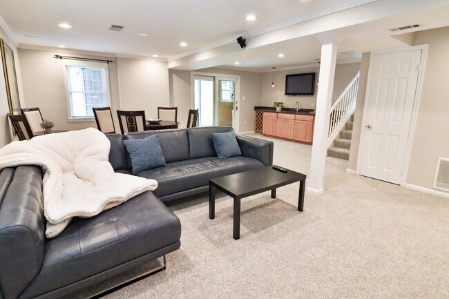 Building Photo - 9633 Cinnamon Creek Dr