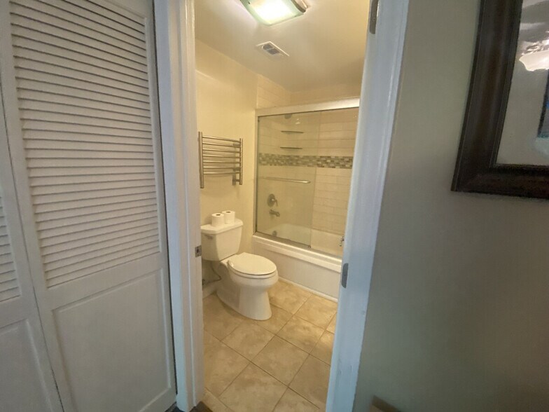 Building Photo - 6 Hunters Ridge Dr