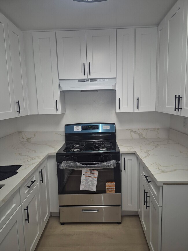 Building Photo - 14831 Sherman Way