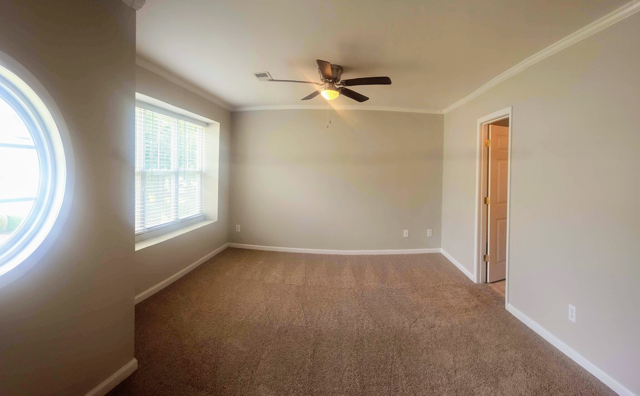 Extra large master bedroom with bay window. - 3377 Weston Street